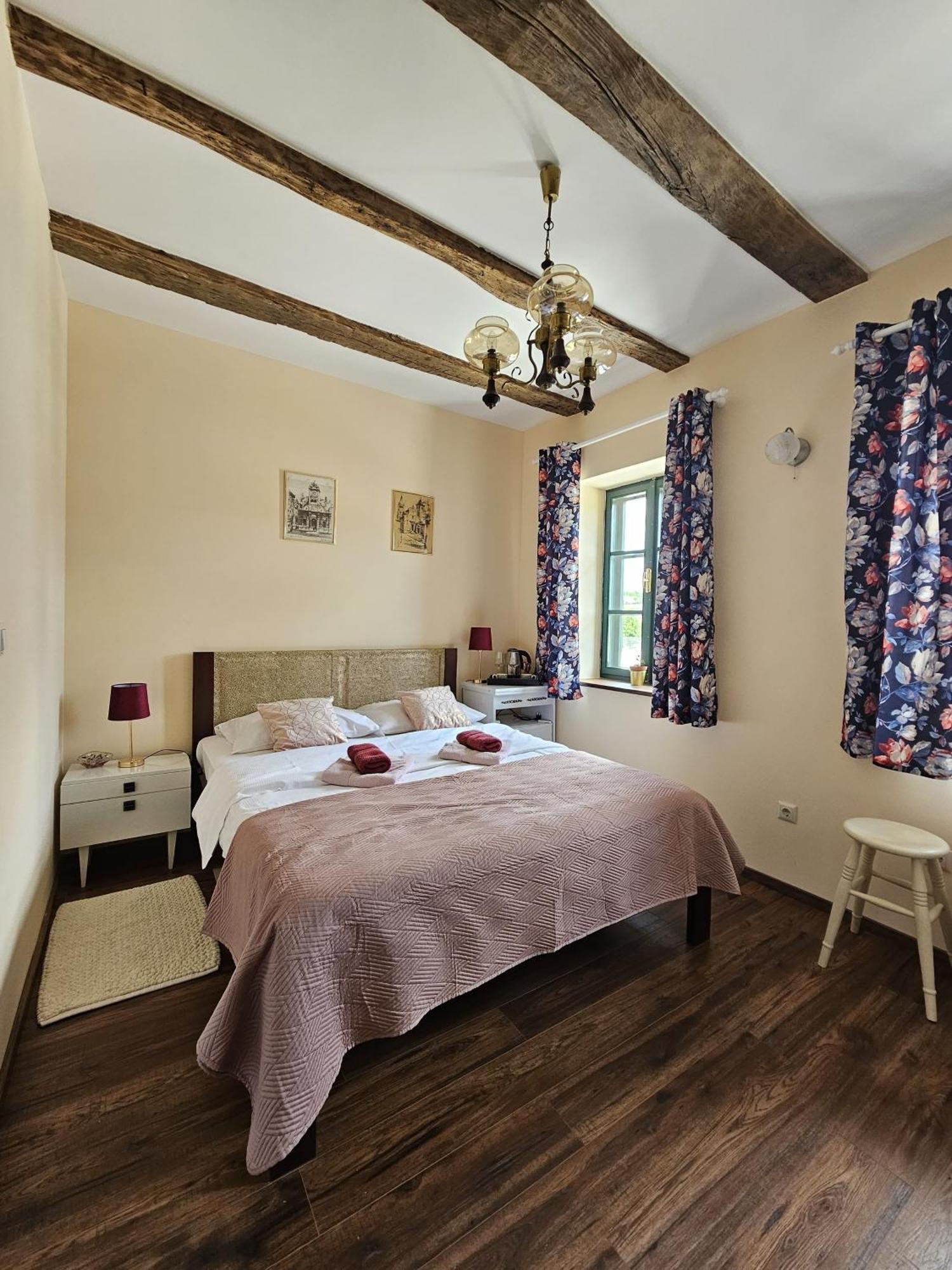 Taverna 1860 Rooms & Apartments Donja Zelina Exterior foto